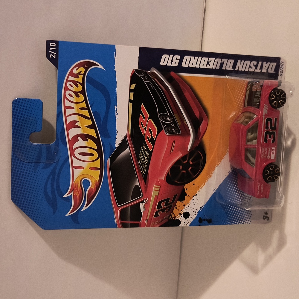 D1 Hot Wheels Custom Datsun 510 sedan   2011 shipping protector